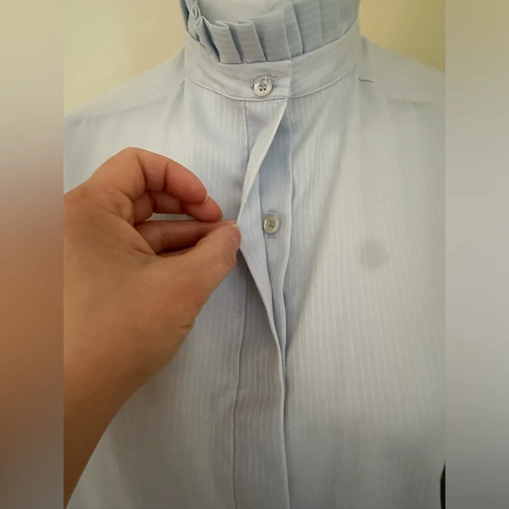 Shapely Vintage Blue Pleated Turtle Neck/Cuffs Long Sleeves Hidden Buttons Sz 14 - Image 6