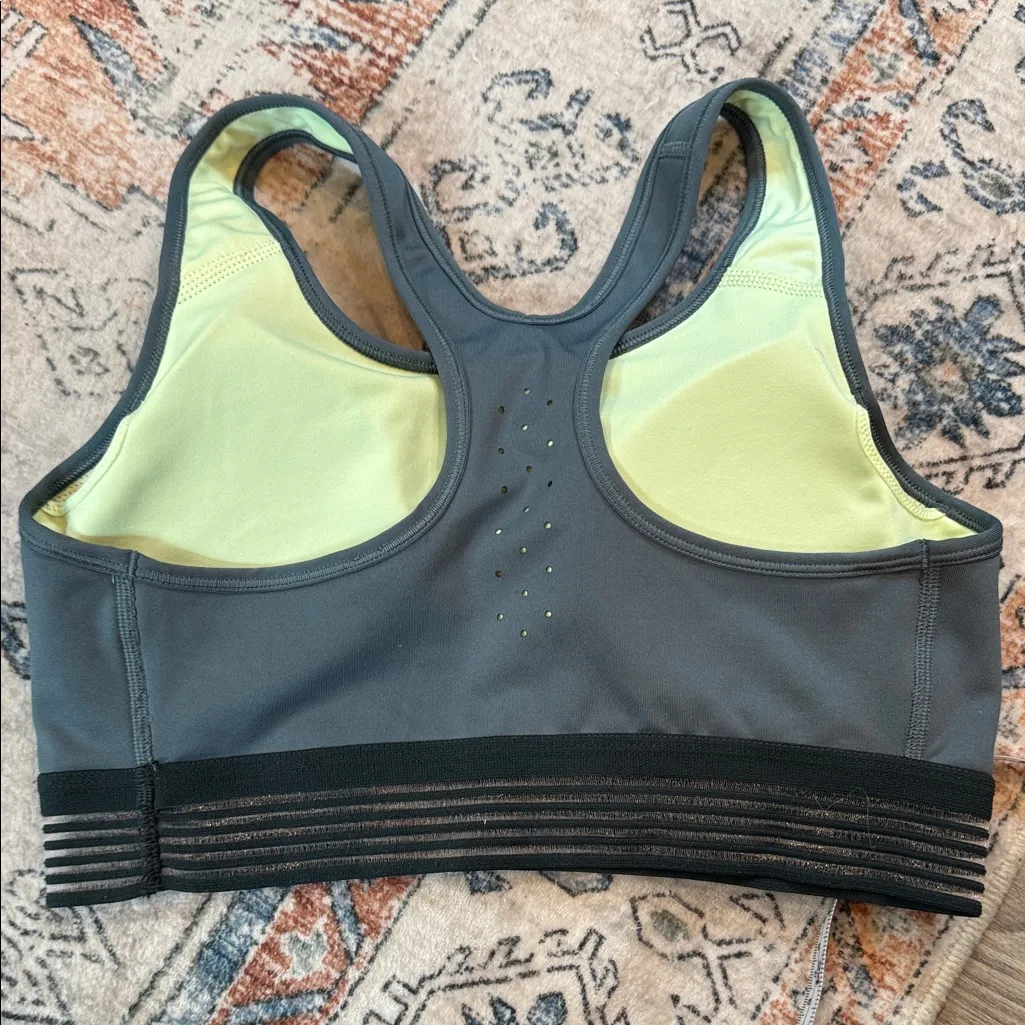 Nike Women's Charcoal and Black Sports Bra size Large - Image 3