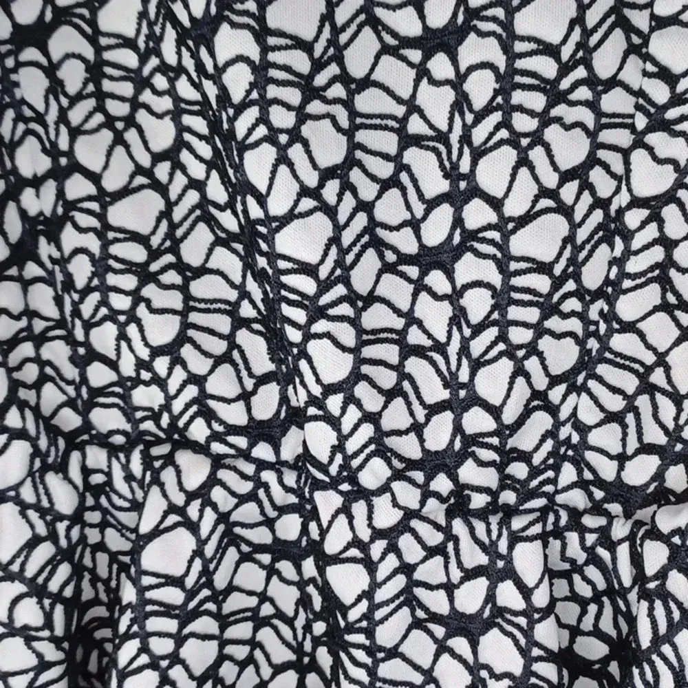 Charlotte Russe sleeveless y2k shirt with bow on the back - Image 2