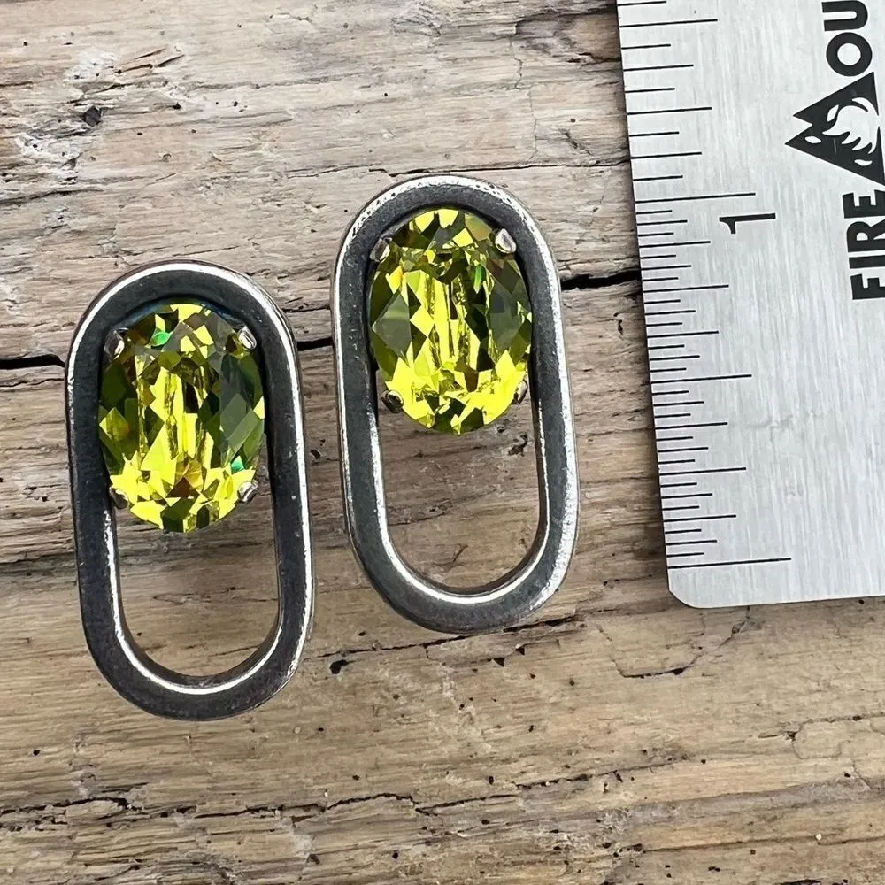 Handcrafted post antique silver earrings with citrus crystal - Image 4