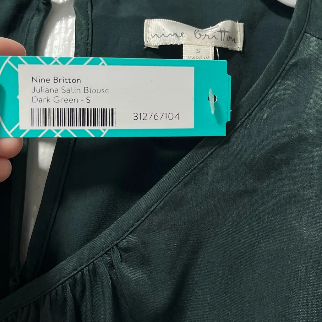 NWT Nine Britton Juliana Satin Dark Green Blouse size small - Image 5