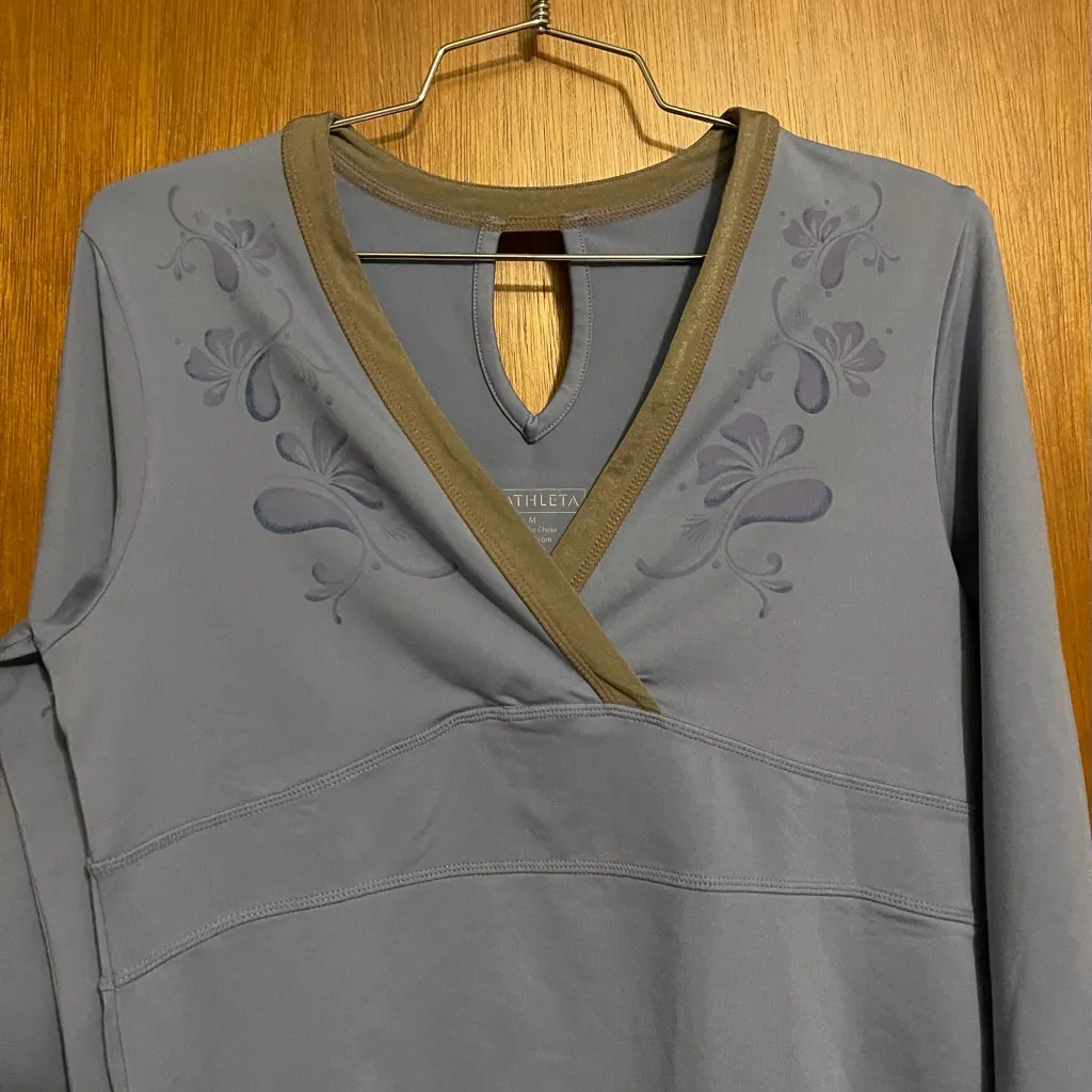 Athleta Sportswear Purple Floral Long Sleeve Fitness Top Size Medium - Image 2