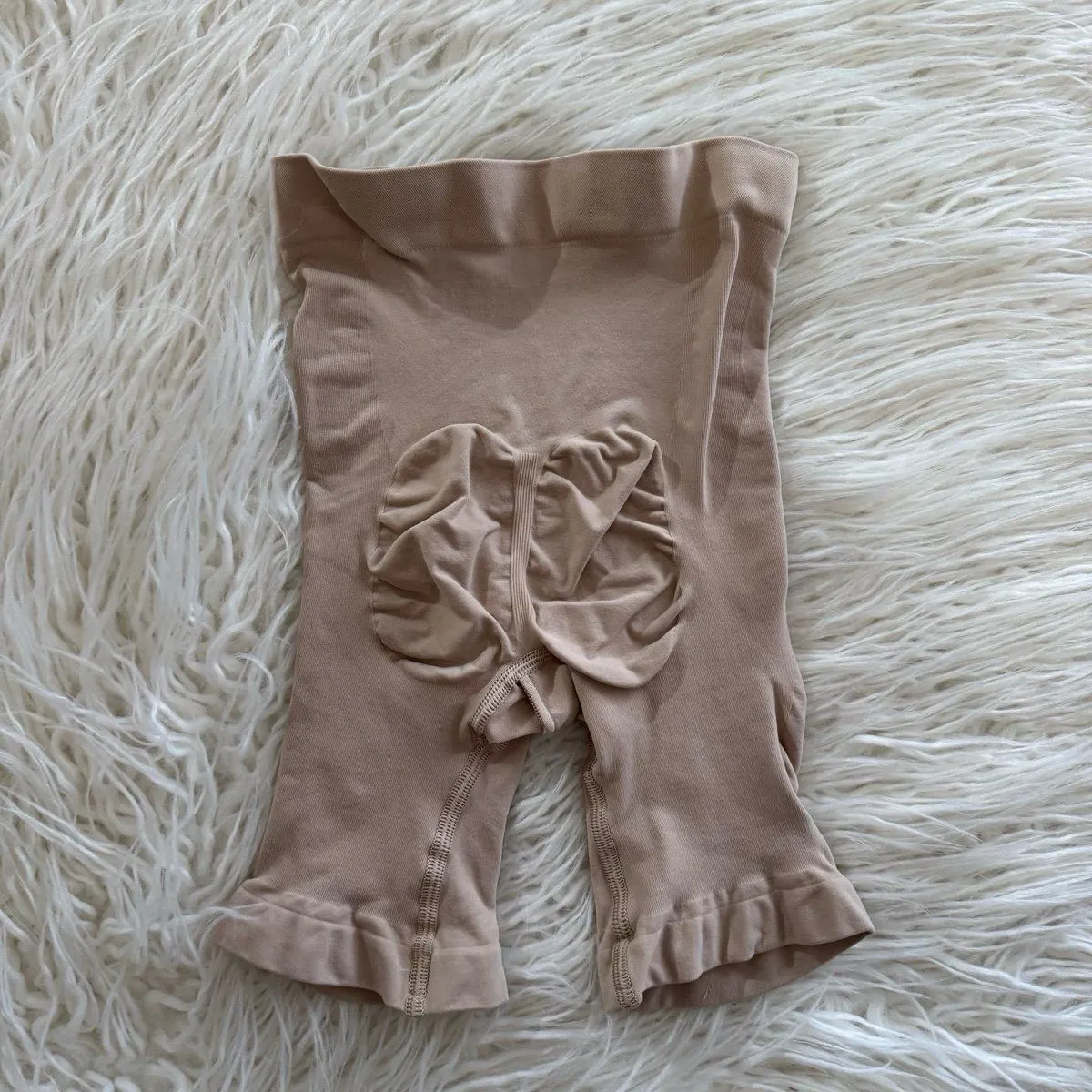 Skims Seamless Sculpt Mid Thigh Short Clay Size Small - Image 5