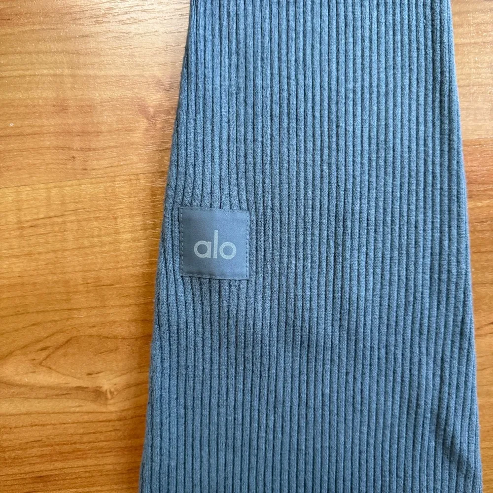 ALO Yoga Denim Knit High-Waist Flare Pants in Steel Grey Anthracite - Image 7