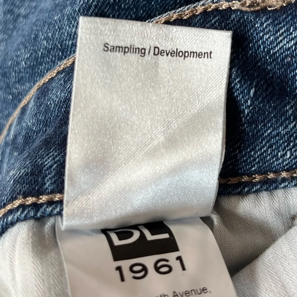 DL1961 Mara Straight Mid Rise Instasculpt Distressed Ankle Jeans Blue Size 27 - Image 5