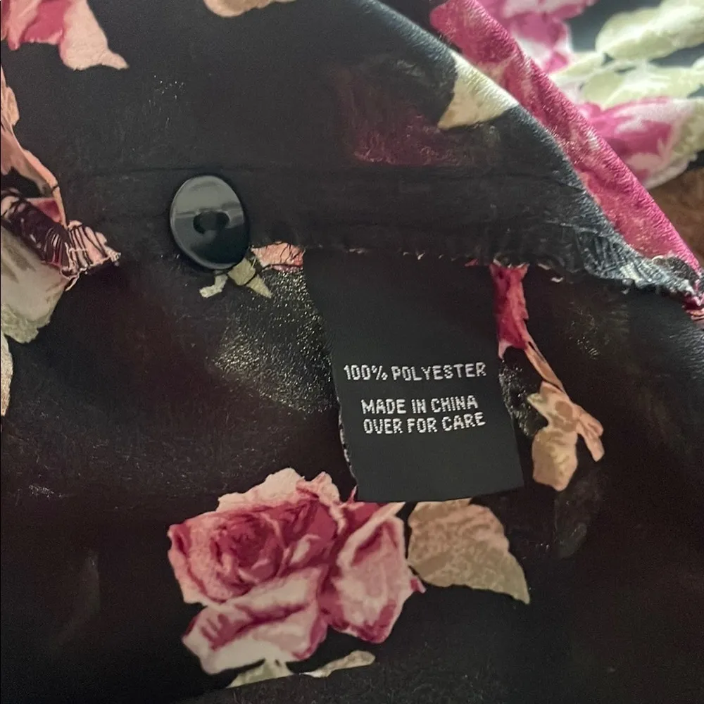 BCX Pink Floral Button Down with v neck. - Image 8