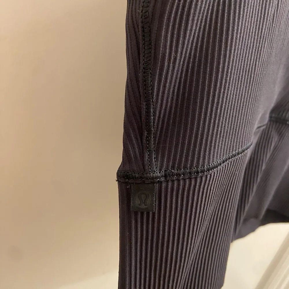 Lululemon power pivot tank - Image 4