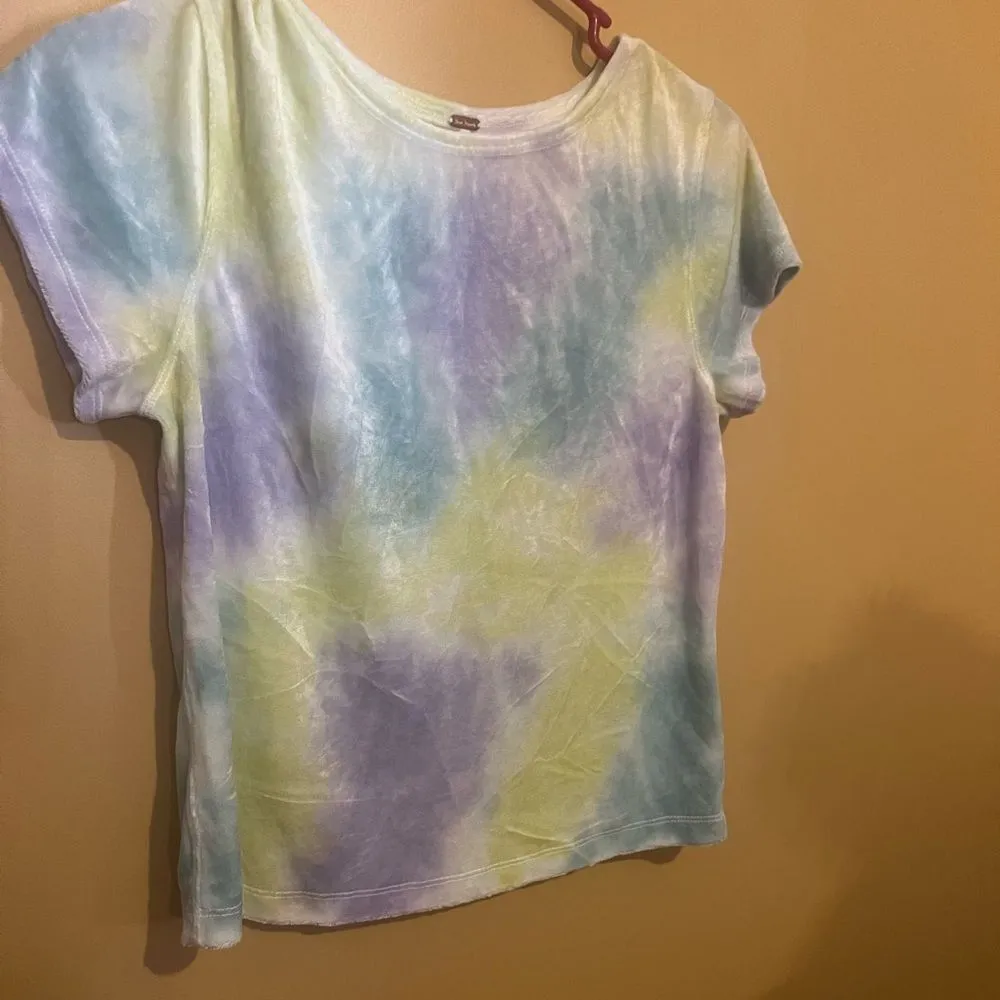 FREE PEOPLE 90s Y2K Velvet Short Sleeve Boxy Cropped Watercolor Baby Tee M - Image 7
