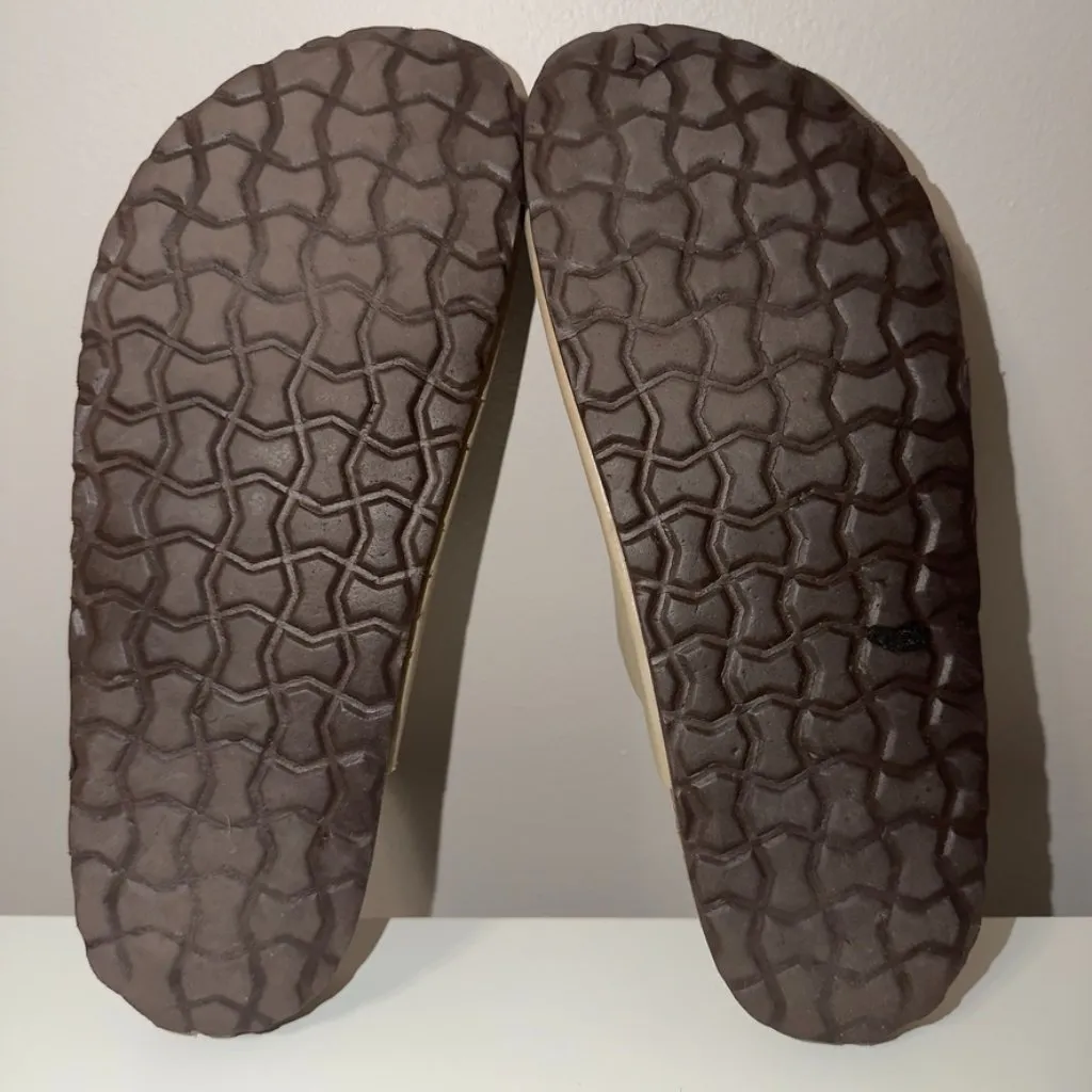 Cushionaire Women’s Size 8.5M Comfort Sandals Triple Buckle Footbed - Image 6