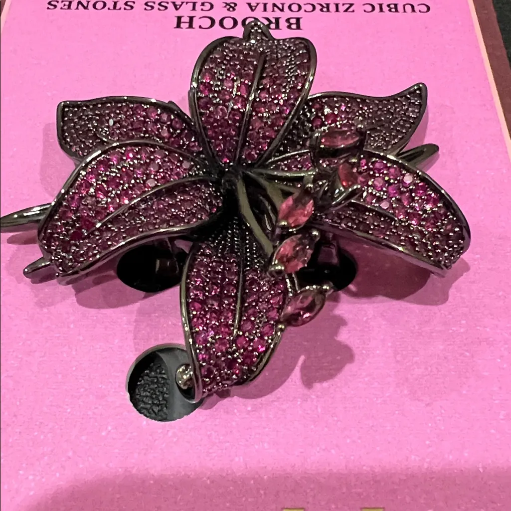 Piper K | Rhinestone Lilly 🌺 Brooch - Image 6