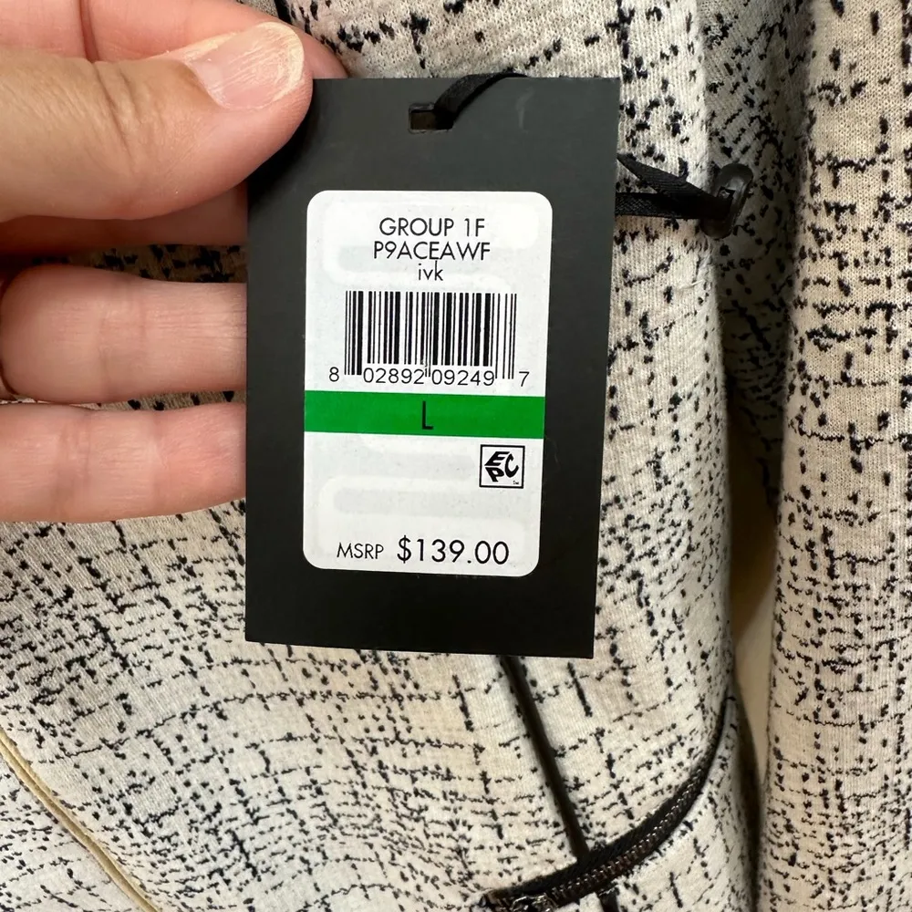 jacket, form flattering shape, zip front, zippers on cuffs, Sz L - Image 7