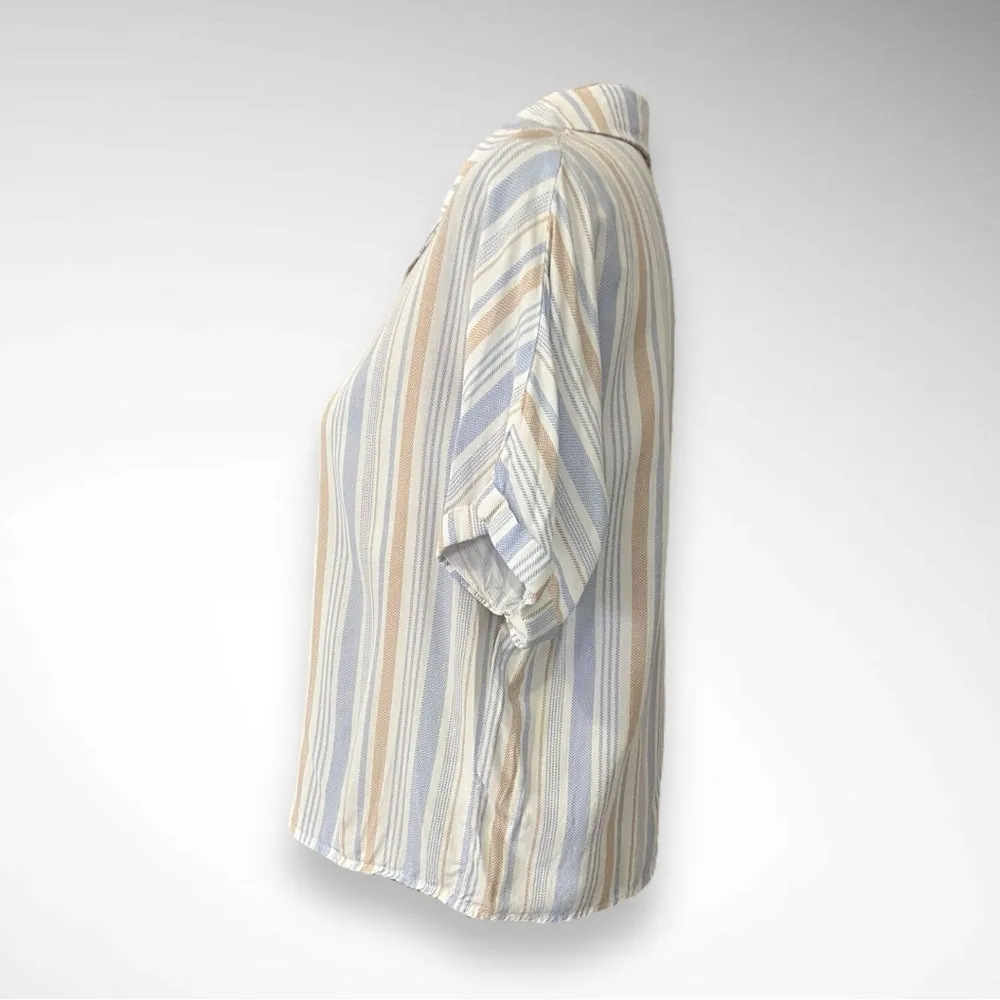 MILK & HONEY White Blue and Tan Short Sleeve Cropped Button Down Shirt | EUC Size L - Image 2