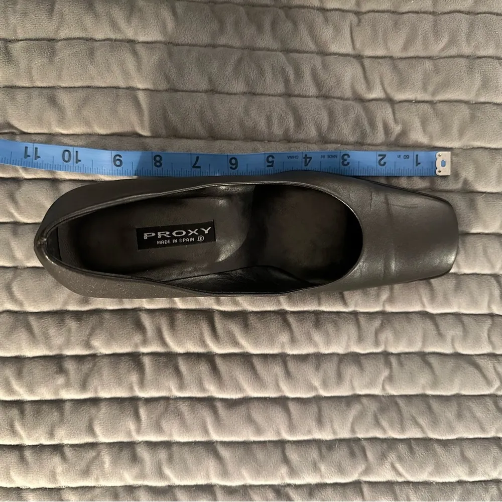 Proxy Spain square toe Heels. size 6.5. Grey metallic. Cut out circle‎ in heel. Gray - Image 9