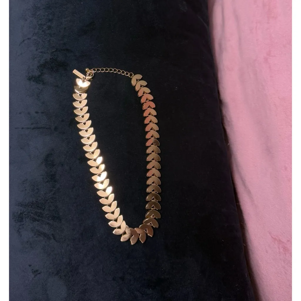 Topshop Gold Tone Leaf Link Chain Choker Necklace Adjustable Costume Jewelry - Image 4