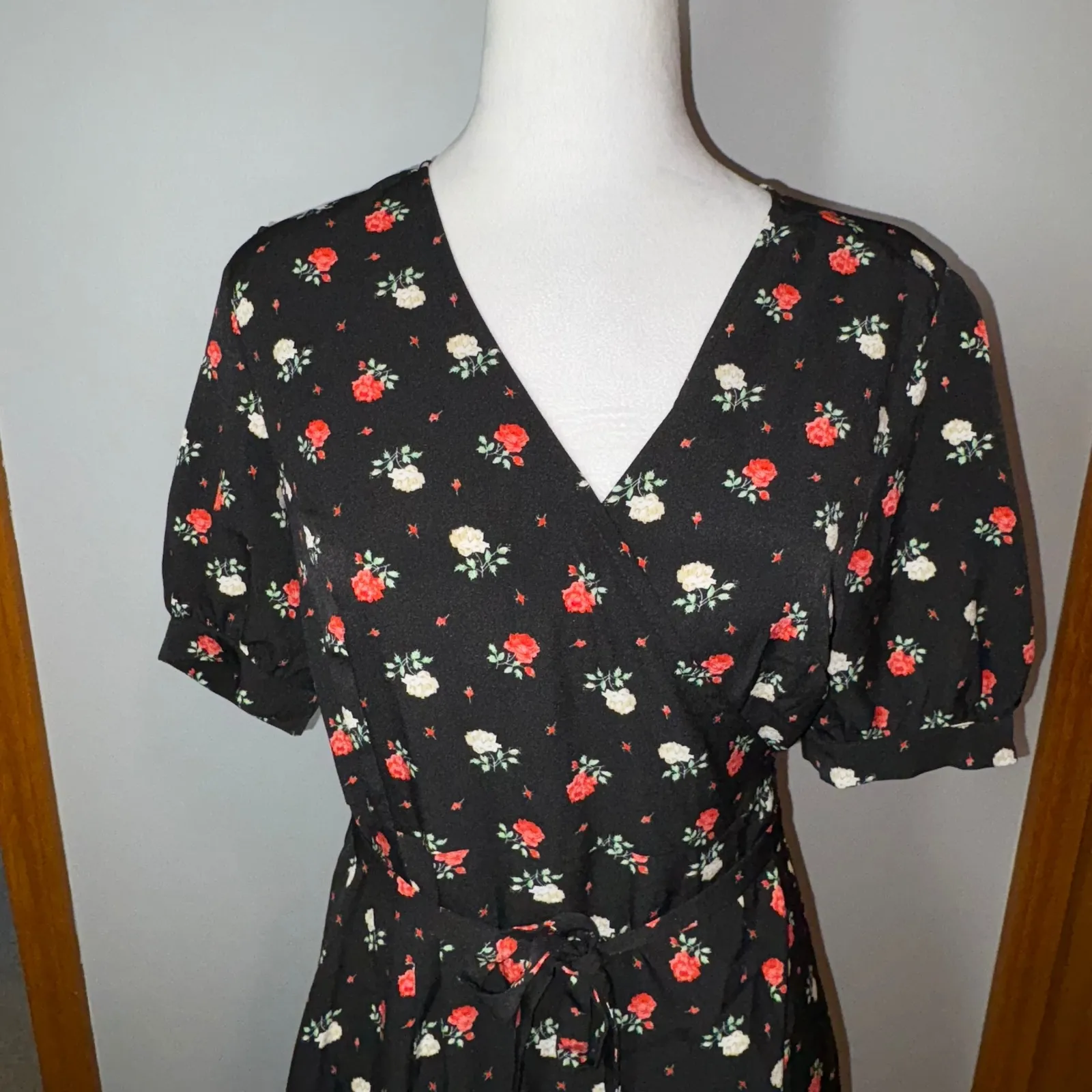 Commense Floral Midi Dress Short Sleeve Wrap‎ Style Black Red Flowers M Size M - Image 2
