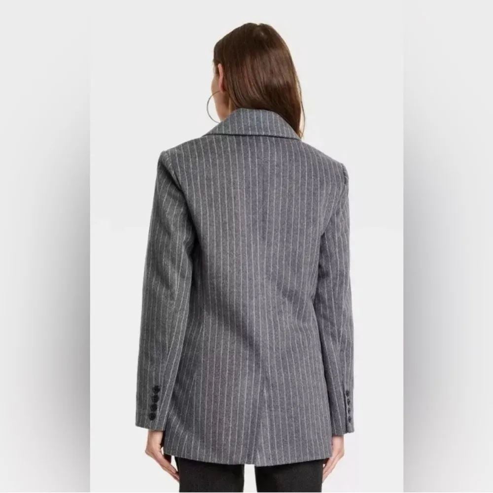 NWT Universal Threads Women's relaxed fit pinstriped blazer/jacket. Size XL - Image 3