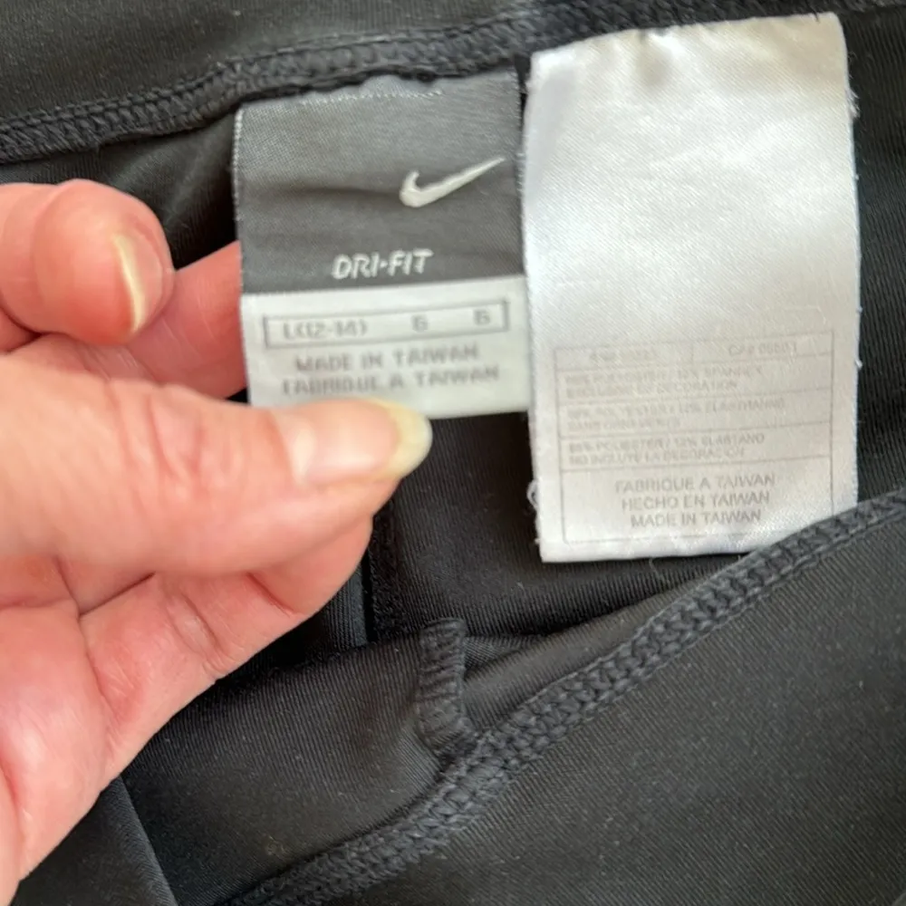 dry fit stretchy Capri yoga type pants size large - Image 2