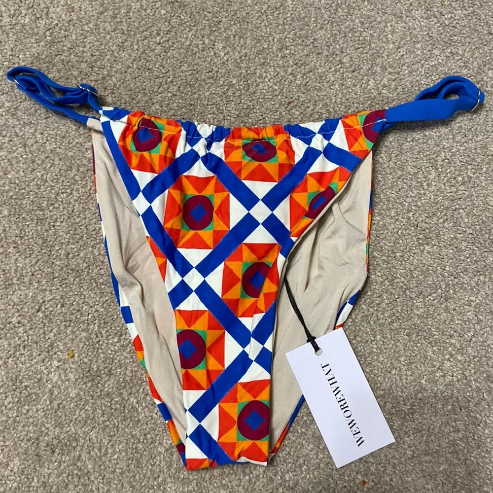 WEWOREWHAT Printed Adjustable Cheeky Bikini Bottom Size M - Image 3