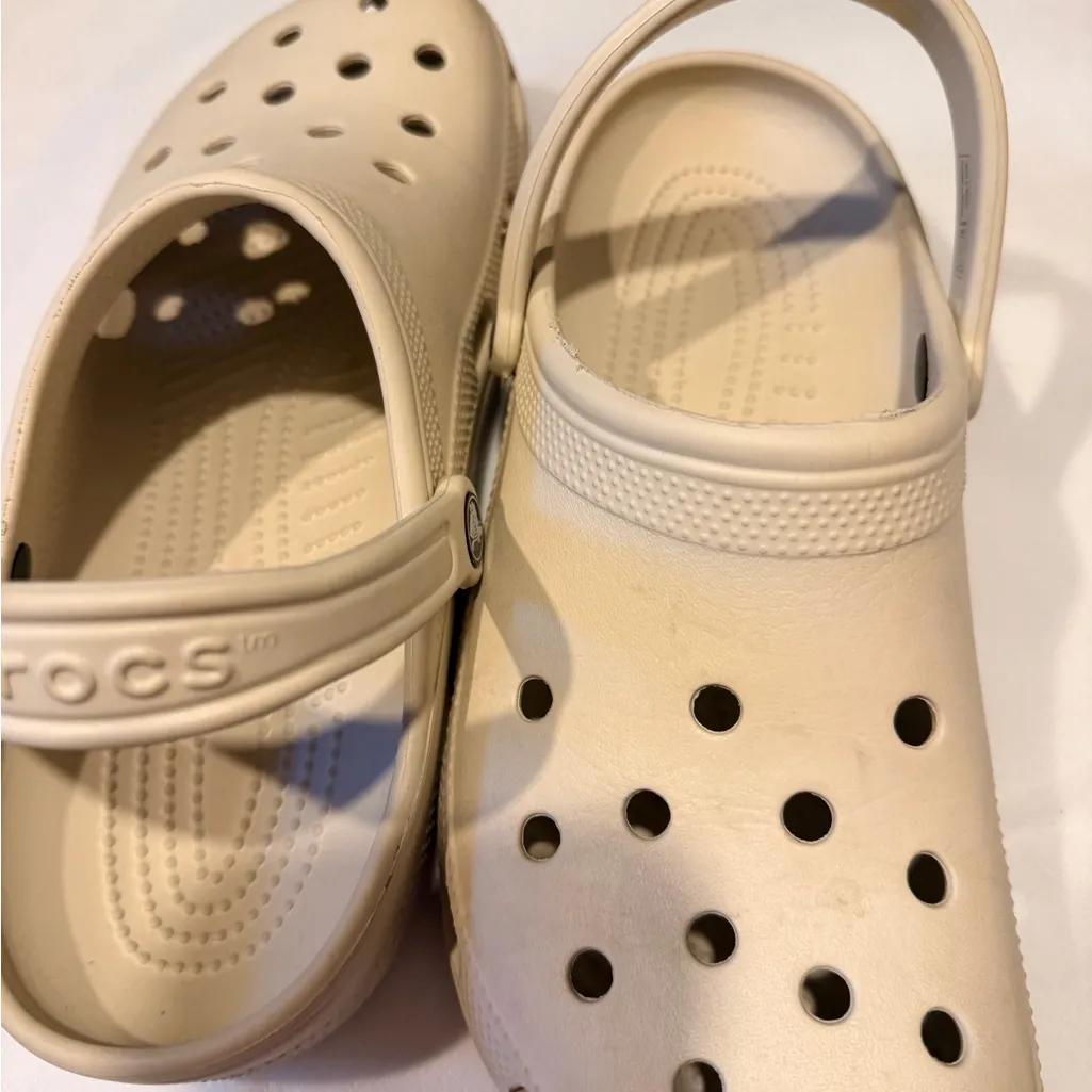 CROCS Unisex Tan Sandals - Image 4