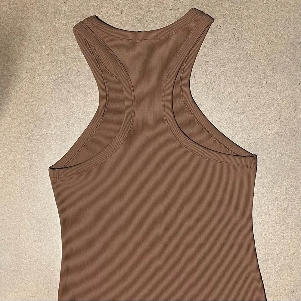 Aritzia Babaton Sculpt Ribbed Racerback Mini Dress in Brown, Size L - Image 8
