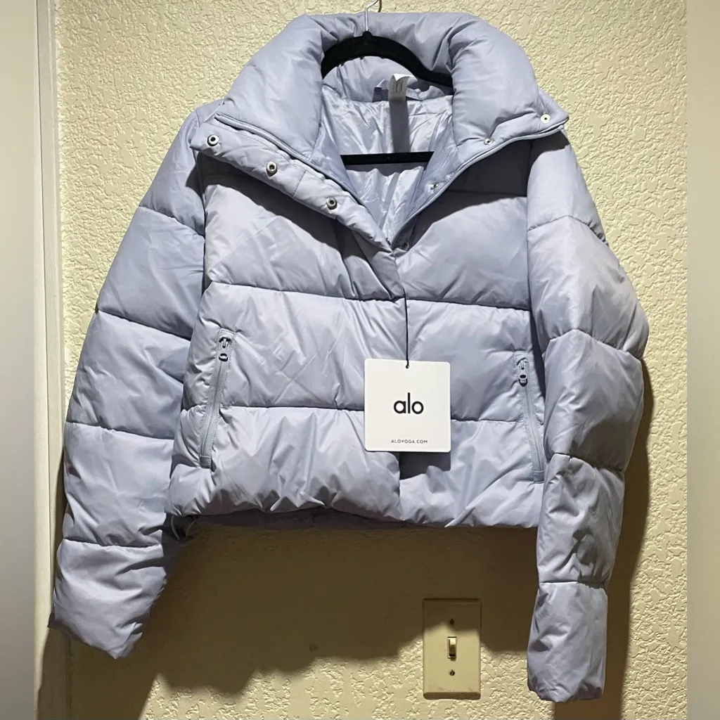 ALO Yoga NWT Gold Rush Puffer Jacket  Winter Frost Size XS - Image 5