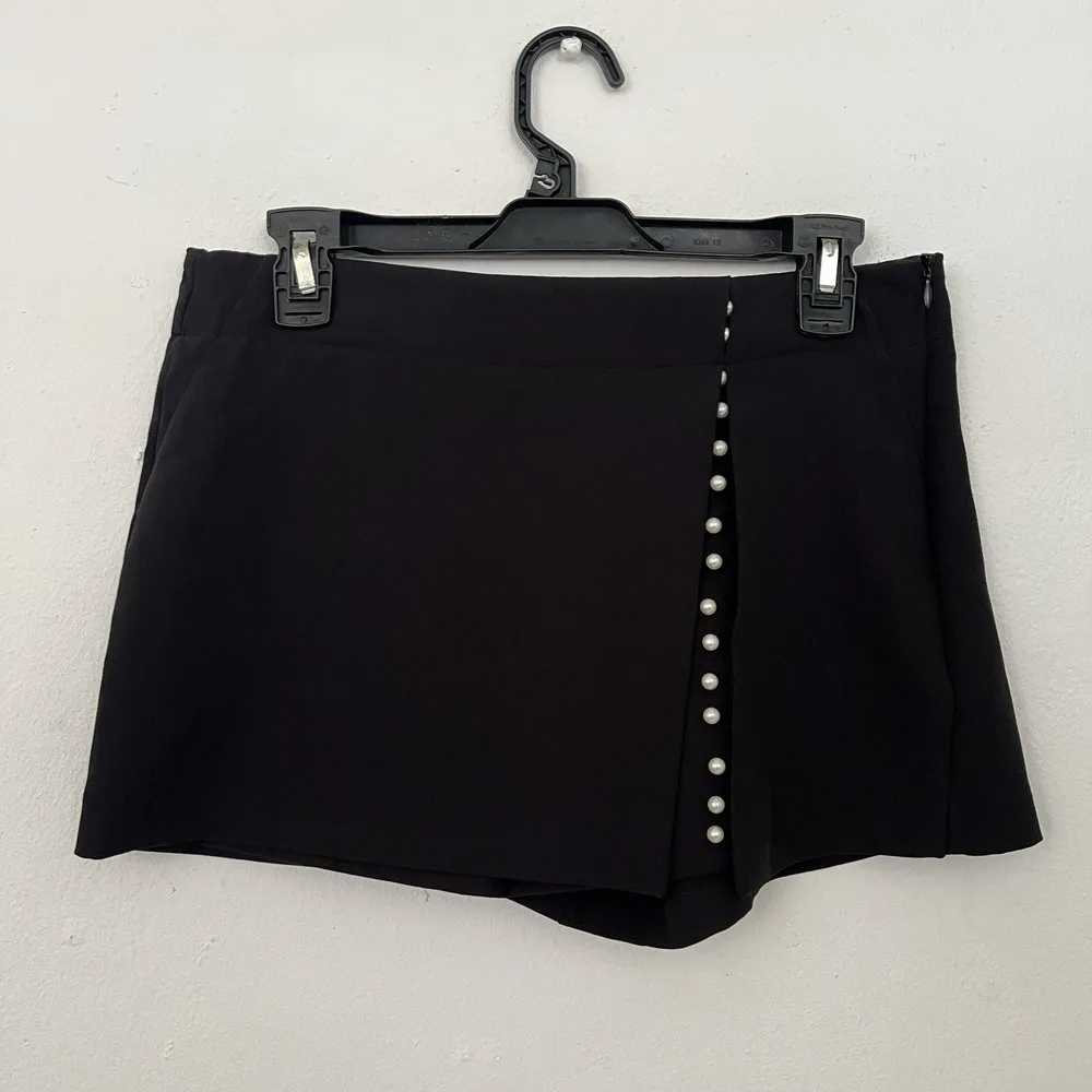 Zara Mini Skort Skirt Black Pearl Accents Size Small High Rise Womens - Image 10