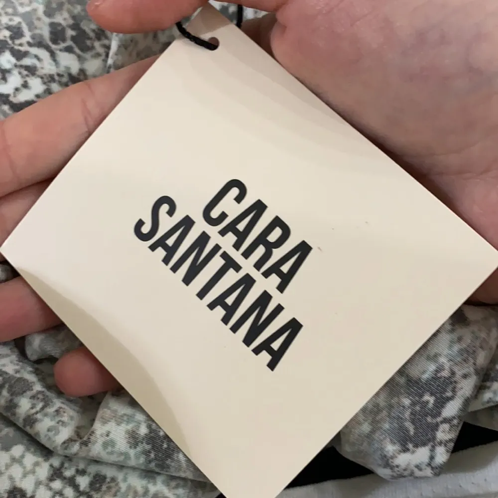 Cara Santana python snakeskin print v neck cami size S - Image 9