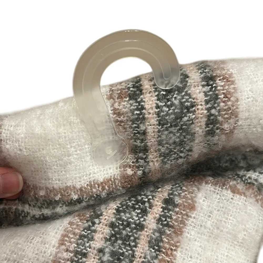 NWT Plaid Fringe scarf - Image 4