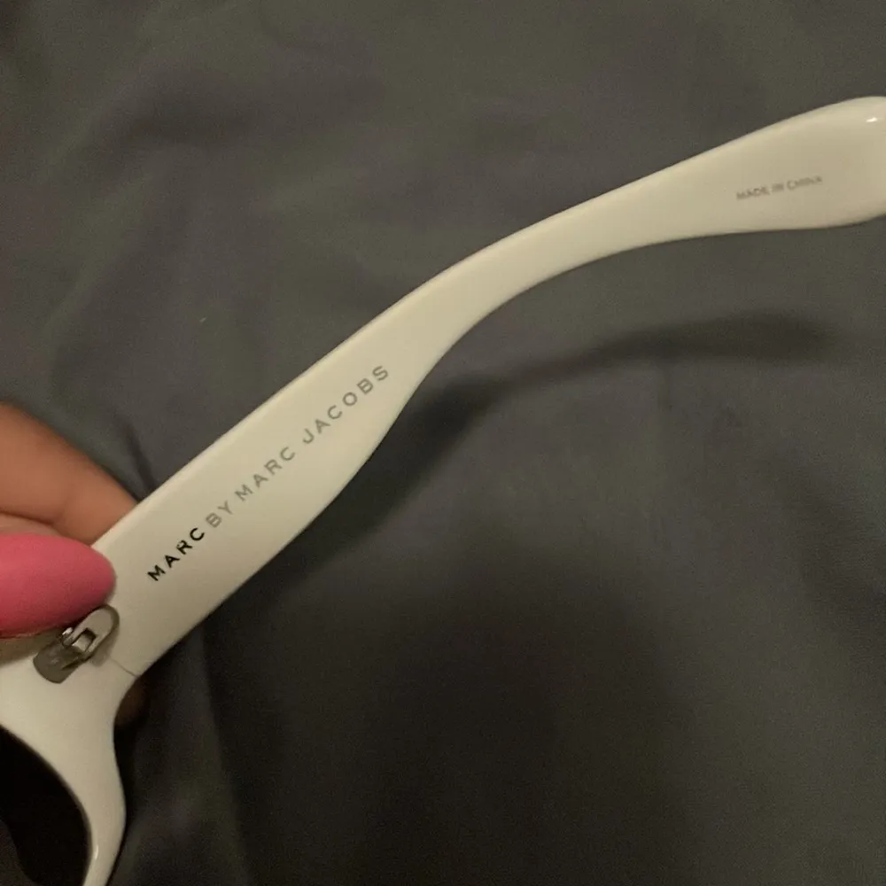 MJ sunglasses with earrings - Image 7