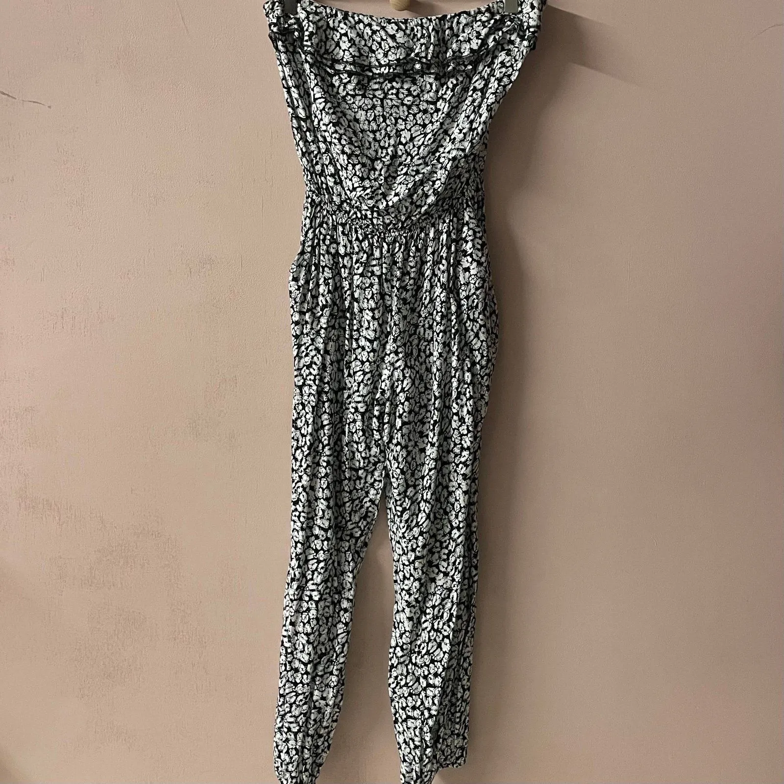 Forever 21 Black & Cream Floral Print Strapless Jumpsuit Size M GUC - Image 3