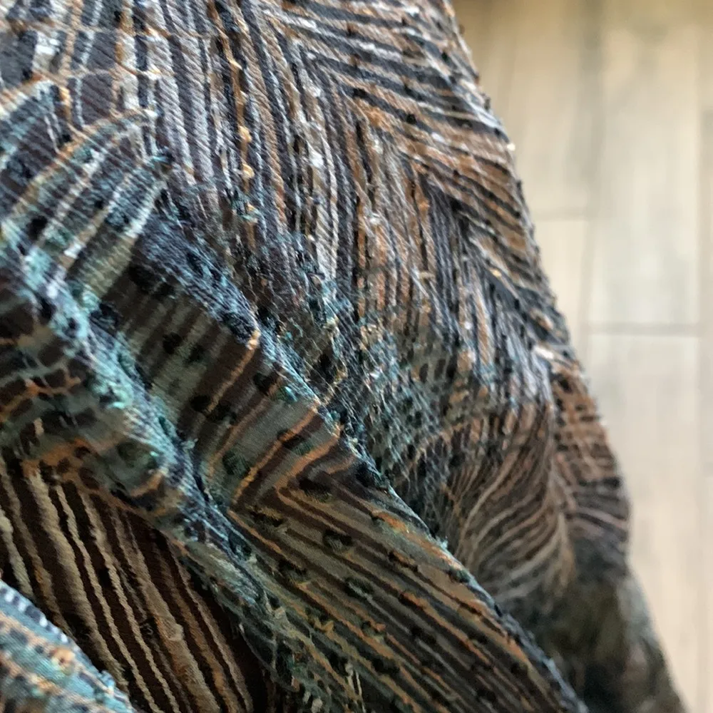 BCBG max Azria textured blouse - Image 6