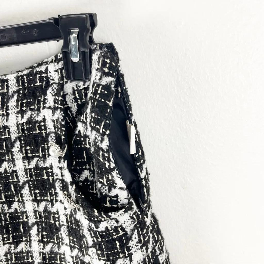 FLYING TOMATO Black White Tweed Checkered Pearl Accent Buttons Pockets Shorts - Image 5