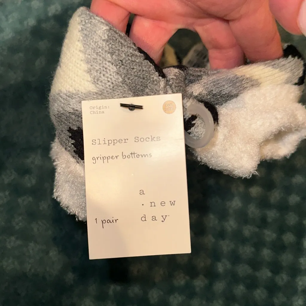 Slipper socks with grips one size NWT - Image 2