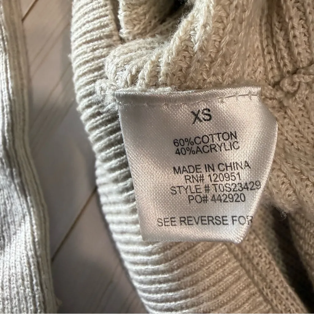 Women’s Cozy V - Image 3