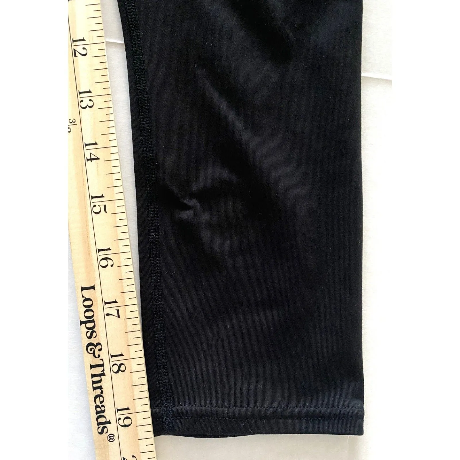 NWT Athleta Sonar Black Capri Leggings with Back Zipper Pocket Activewear Sz XXS - Image 8