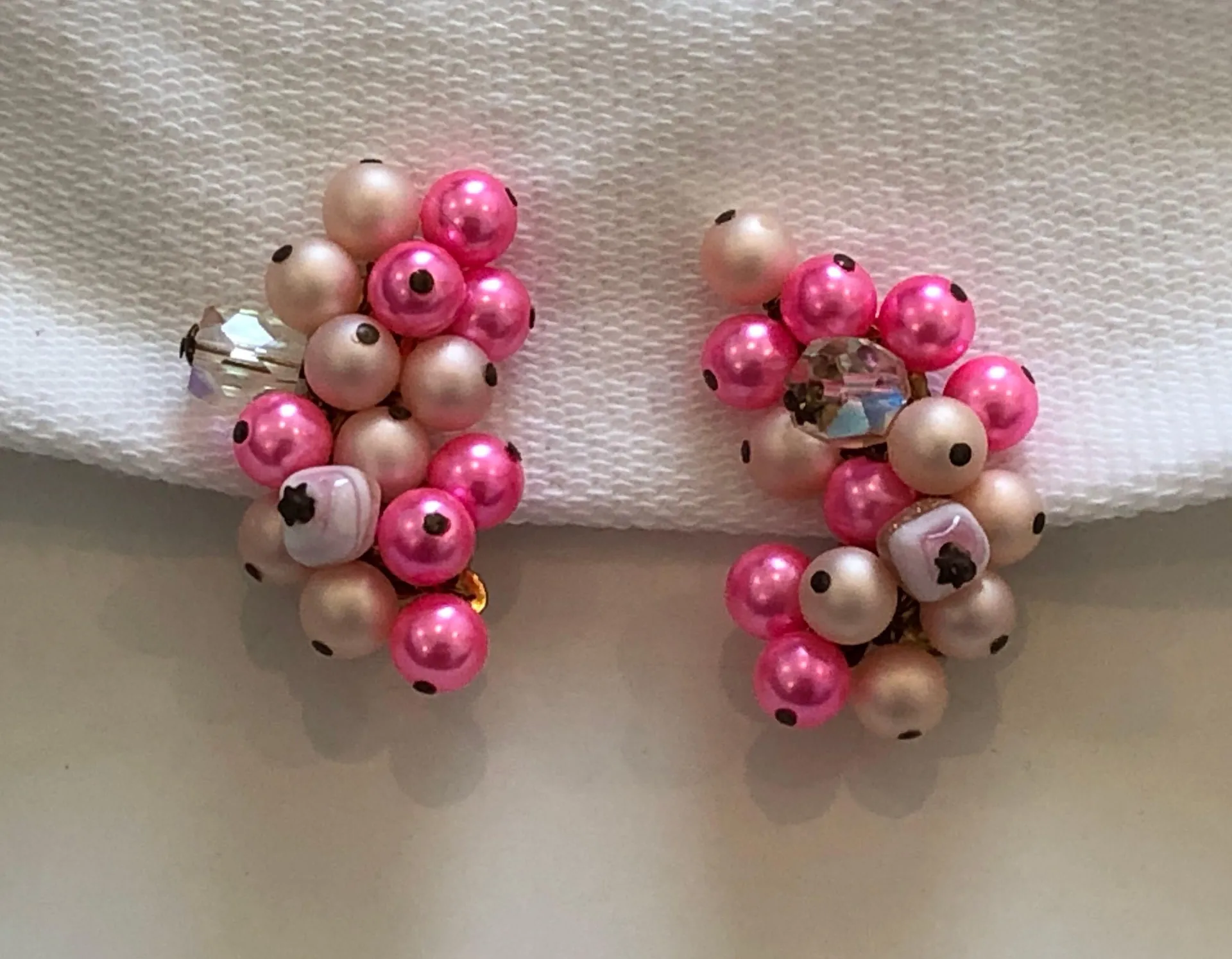 So Fantastic Signed Japan Vintage Pink Bead Cluster Clip On Earrings - Image 5