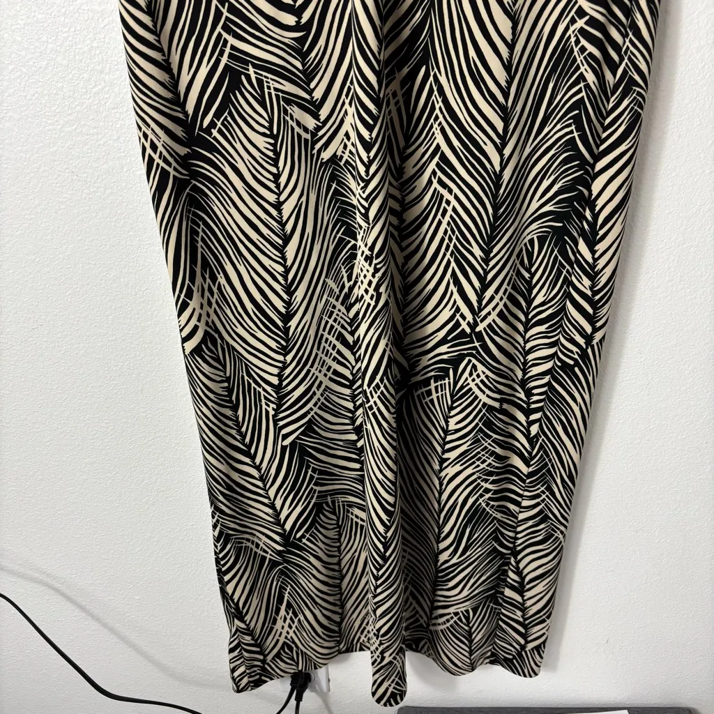 Jones Wear Women’s Sleeveless Black and Cream Maxi Dress size Large - Image 3