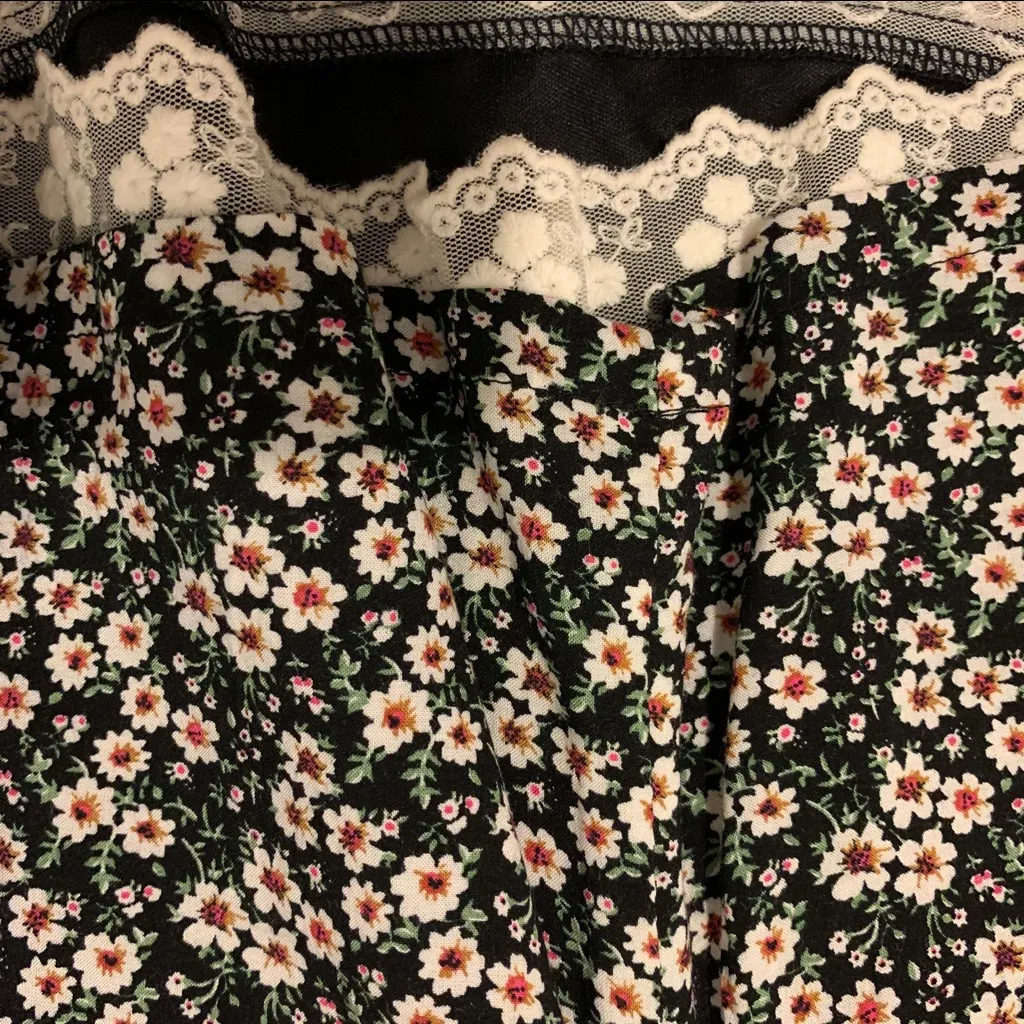 Floral lace underlay tie back top Size Small - Image 7