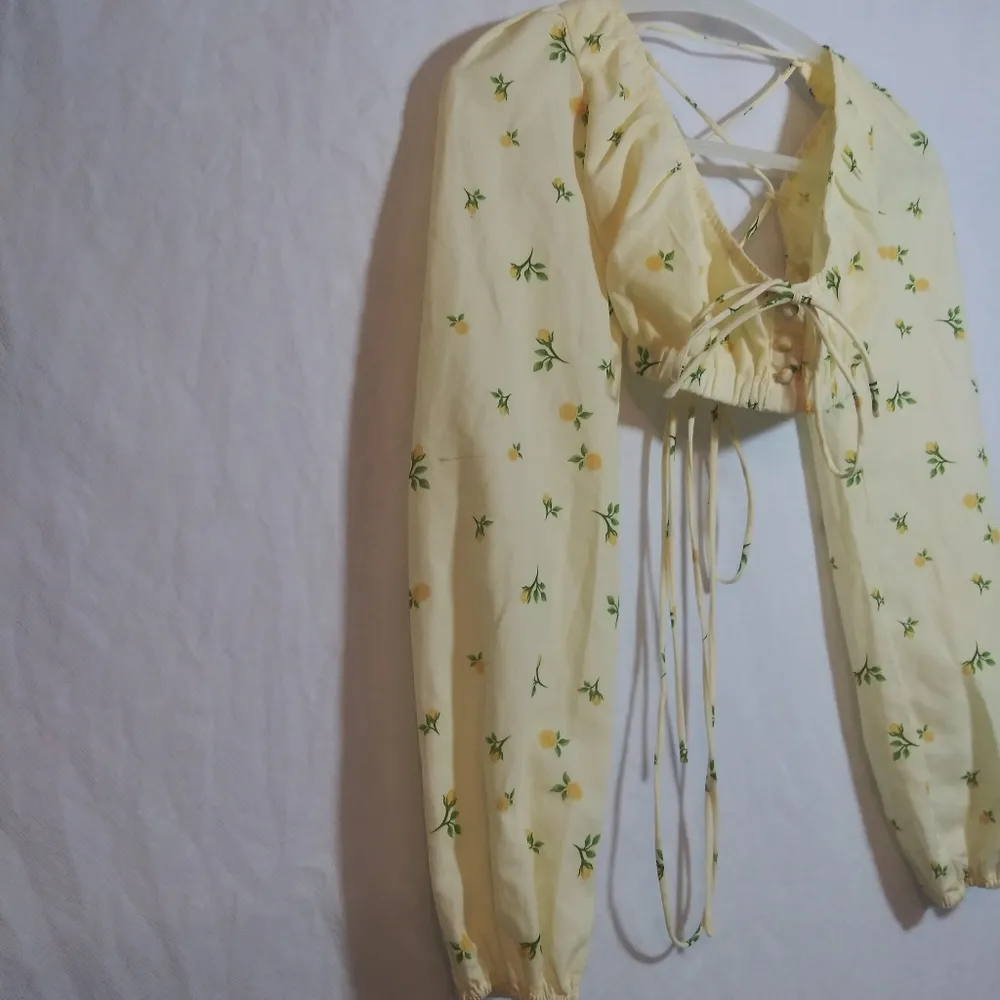 Princess Polly Violetta Top Yellow Floral Crop Top Size 2 - Image 4