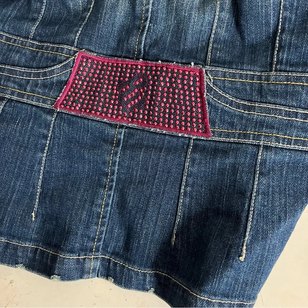 ROCAWEAR Blue Denim Jean Jacket Pink Shiny Studs Distressed Blazer Size Medium - Image 10