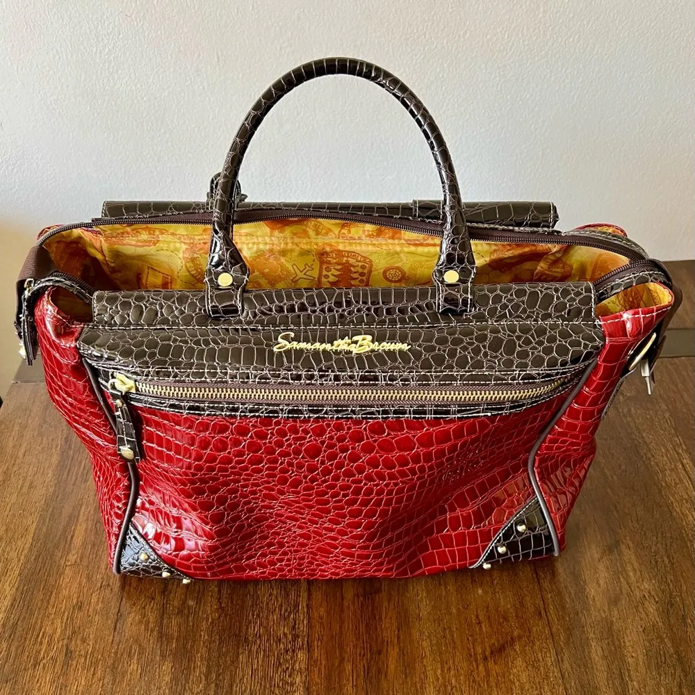 👜 Samantha Brown Burgundy Croco Embossed Overnight Travel Bag 12.5”H x 14”W Red - Image 13