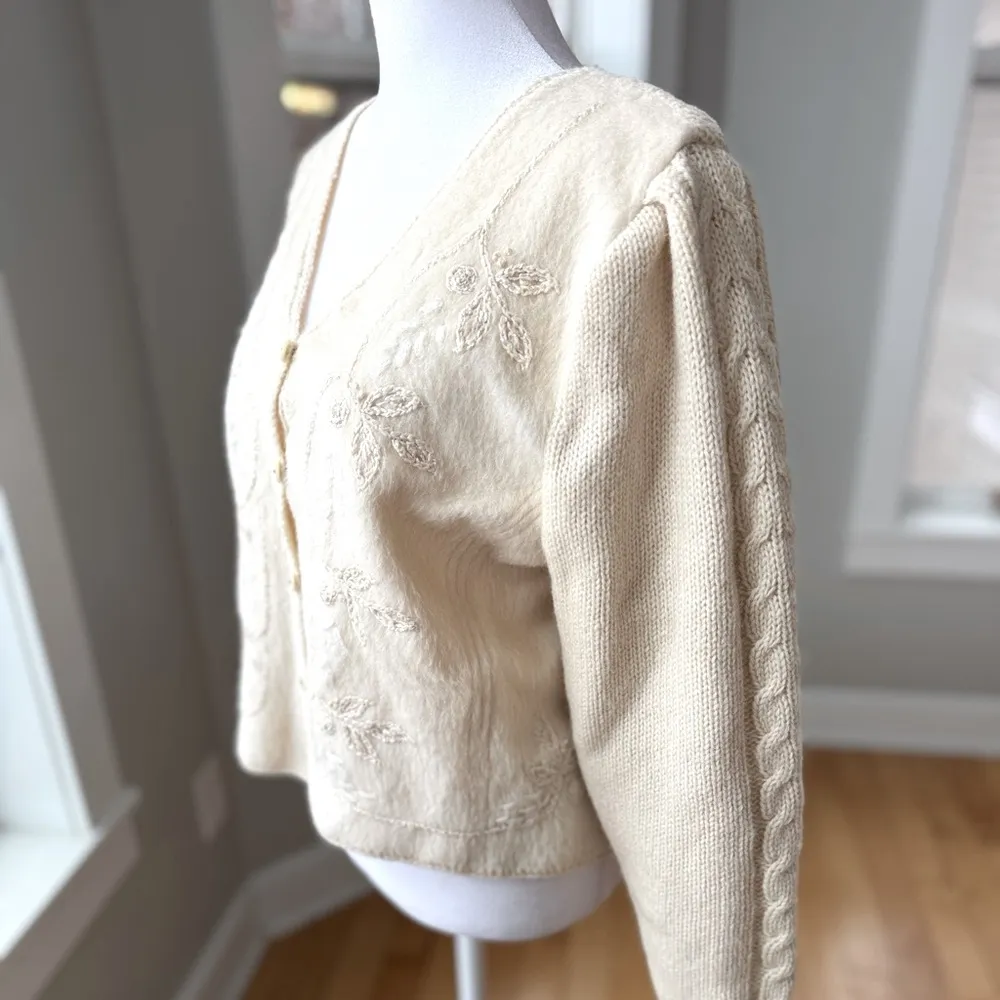 Vintage Susan Bristol Ivory Cream Faux Fur Hand Embroidered Wool Sweater Medium - Image 2