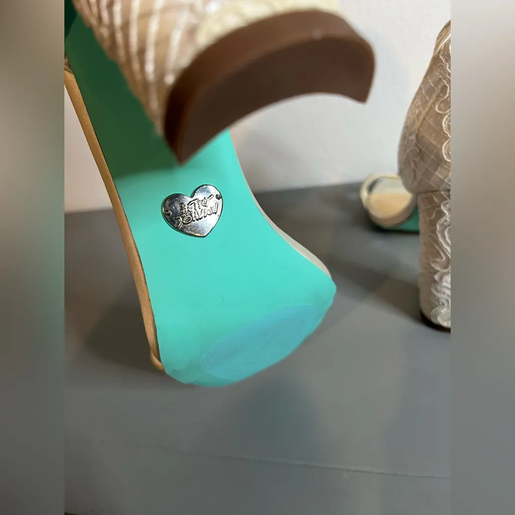 Betsey Johnson White Lace WeddingCollection OpenToe Half Moon Wedge Heels Sz 9.5 - Image 13