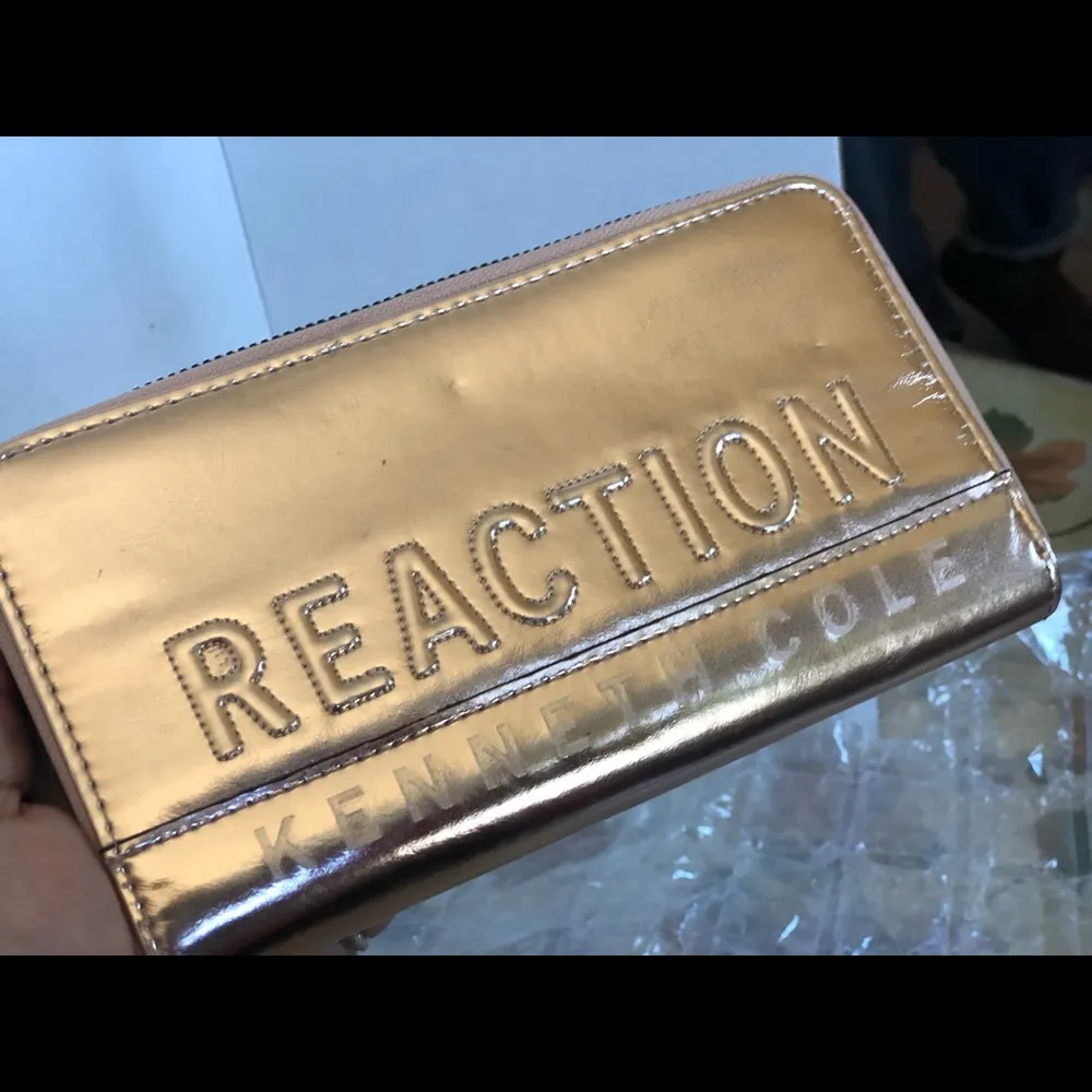 Reaction cole reaction rose gold wallet - Image 3