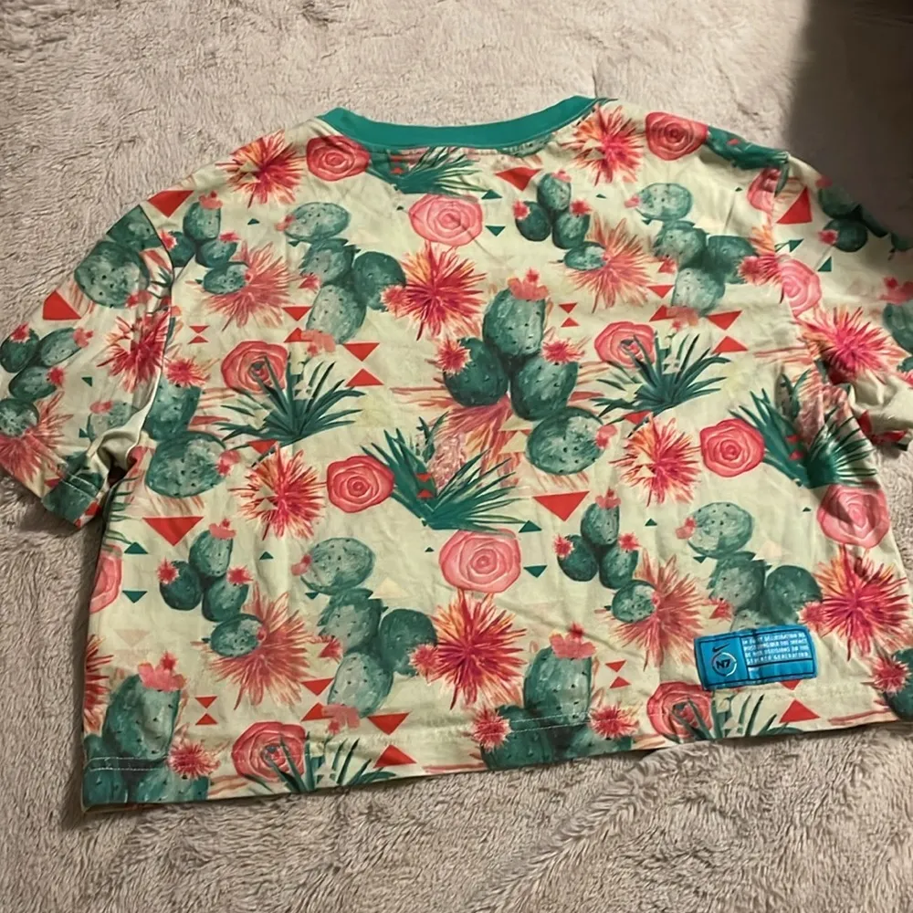 Nike Cactus Crop Top Sz S - Image 2