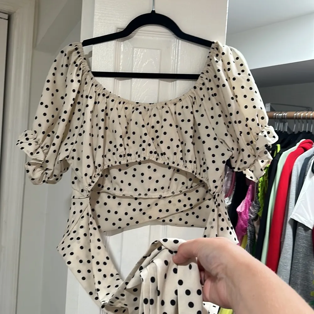 Miss Look  polkadot, puff sleeve, crop top with a twist around Back - Image 2