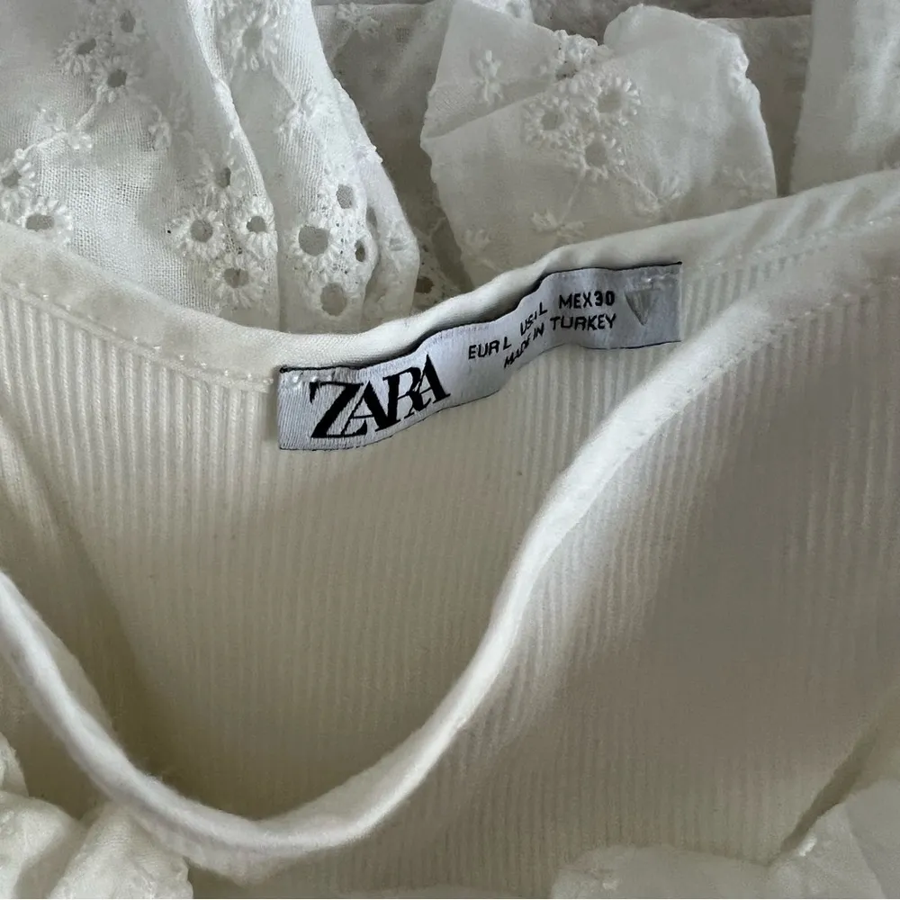 Zara White Eyelet Lace Ruffle Crop Tank Top Neutral Feminine Ribbed Large - Image 3