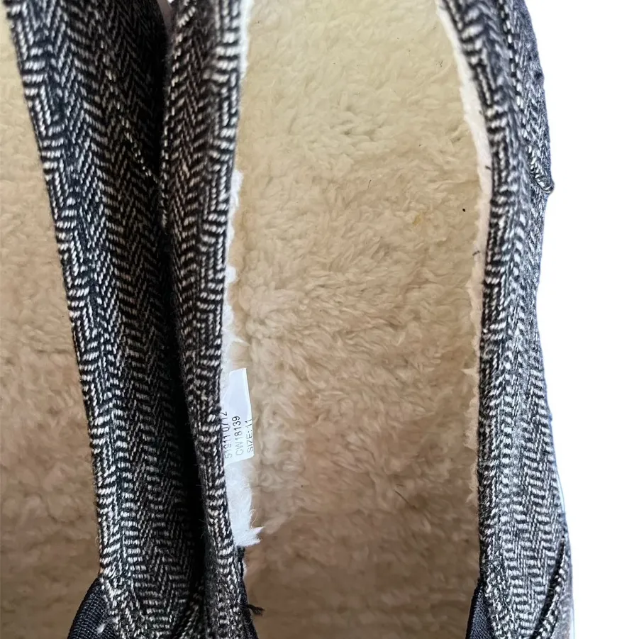 Cruzers Slide on Fur Lined Shoes Black Size 11 - Image 4