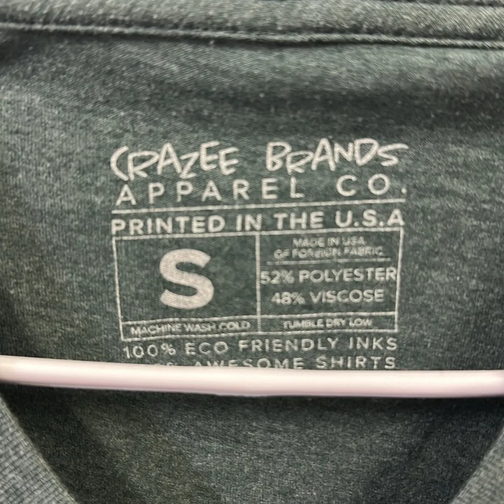 Live Crazee The Living Room is no place for Living Graphic Knot Tee Tshirt Small Green - Image 13