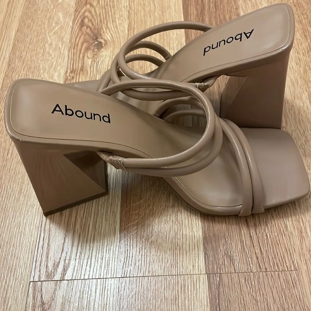 Abound Nude Strapy Block Heels Size 6 - Image 2